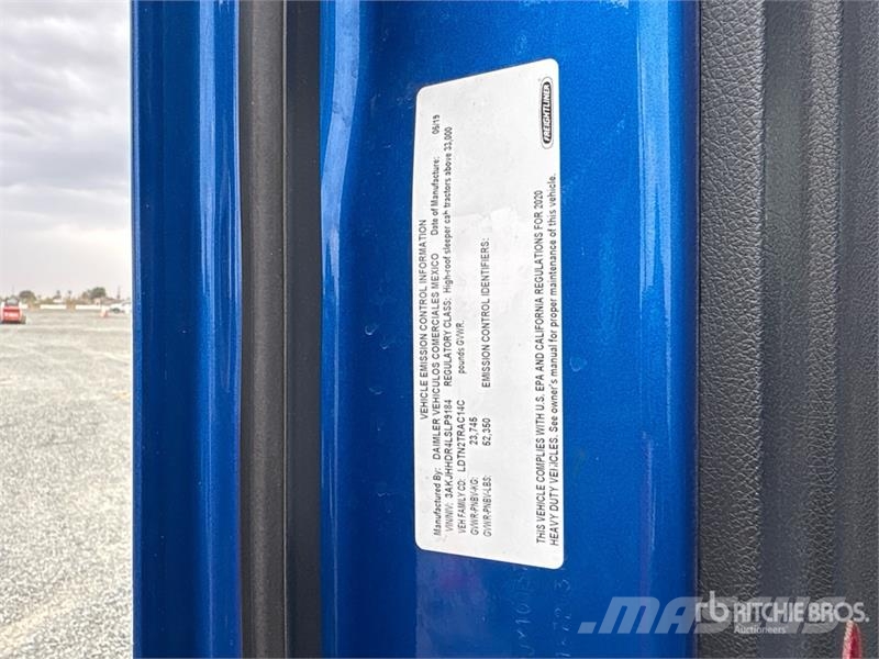 Freightliner Cascadia 126 6x4 T/A Sleeper Truck Tractor 中古トラクターヘッド | トレーラーヘッド