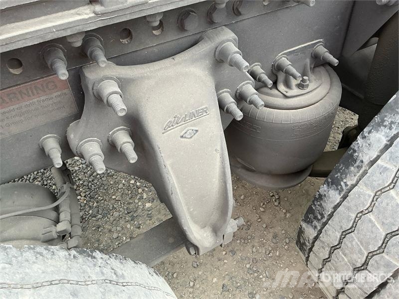 Freightliner Cascadia 126 6x4 T/A Sleeper Truck Tractor Тягачі
