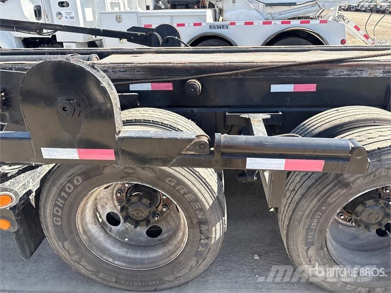 Freightliner Cascadia 125 6x4 Roll-Off Truck (Inoperable) شاحنات لوادر