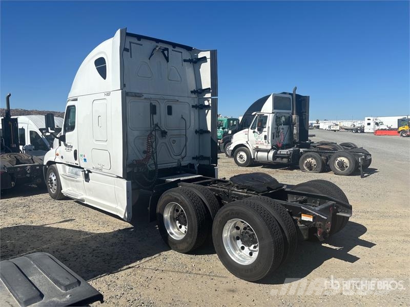 Freightliner Cascadia 125 6x4 T/A Sleeper Truck Tractor Tracteur routier