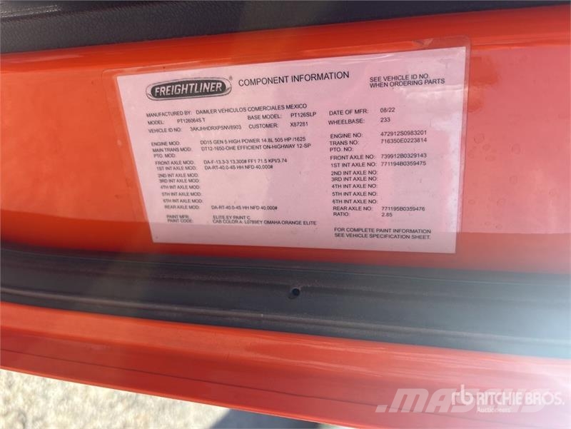 Freightliner Cascadia 126 6x4 T/A Sleeper Truck Tractor وحدات الجر