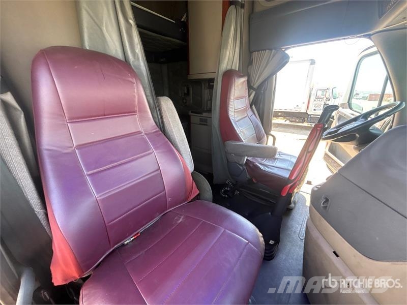 Freightliner Cascadia 125 6x4 T/A Sleeper Truck Tractor Sattelzugmaschinen