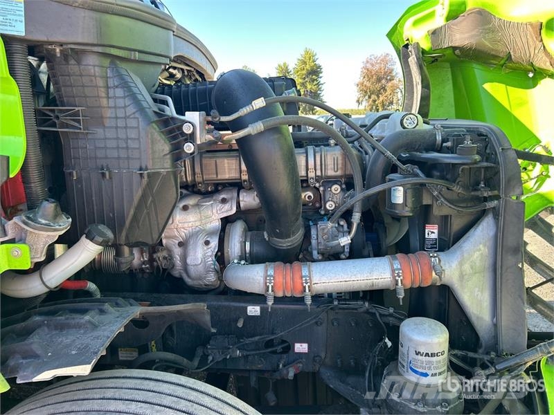 Freightliner Cascadia 126 T/A Sleeper Truck Tractor Vetopöytäautot