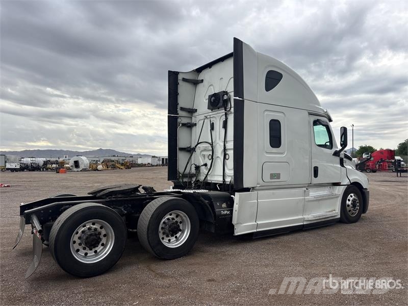 Freightliner Cascadia 126 6x4 T/A Sleeper Truck Tractor Tegljači