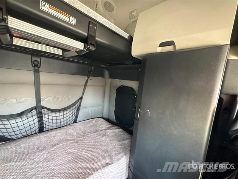 Freightliner Cascadia 126 6x4 T/A Sleeper Truck Tractor (Inoper Vilcēji