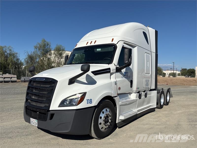 Freightliner Cascadia 126 6x4 T/A Sleeper Truck Tractor Nyergesvontatók