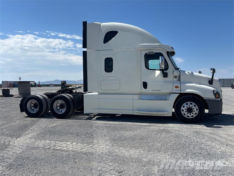 Freightliner Cascadia 125 6x4 T/A Sleeper Truck Tractor Тягачі