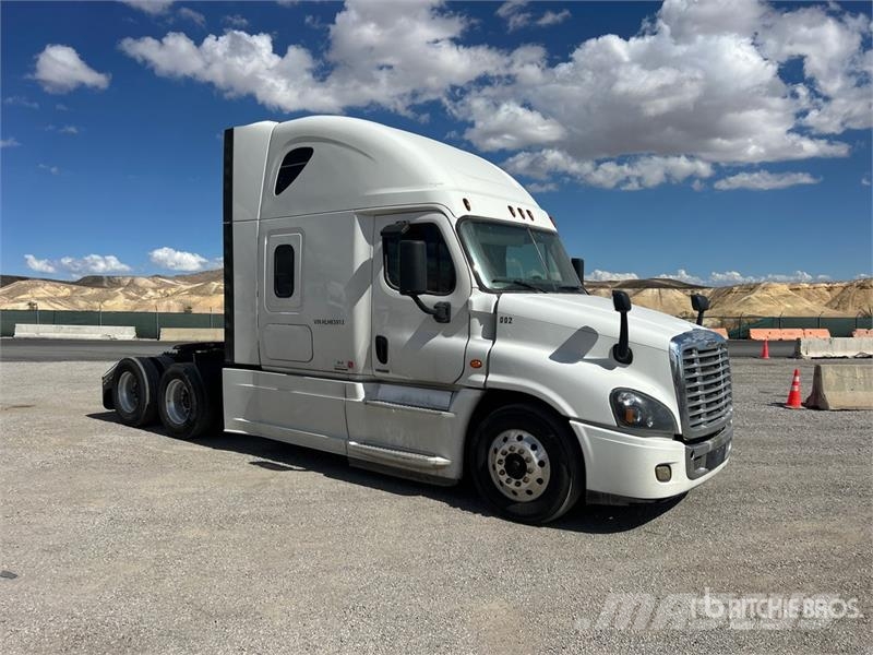 Freightliner Cascadia 125 6x4 T/A Sleeper Truck Tractor Тягачі