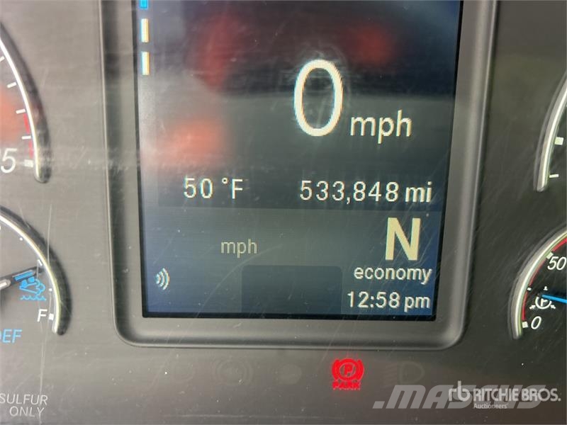 Freightliner Cascadia 126 6x4 T/A Sleeper Truck Tractor Sattelzugmaschinen