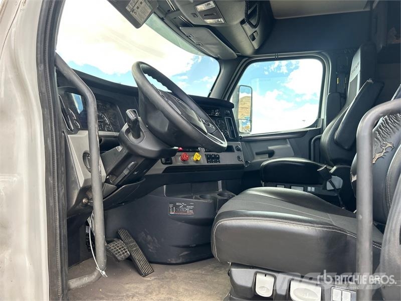 Freightliner Cascadia 126 6x4 T/A Sleeper Truck Tractor Τράκτορες