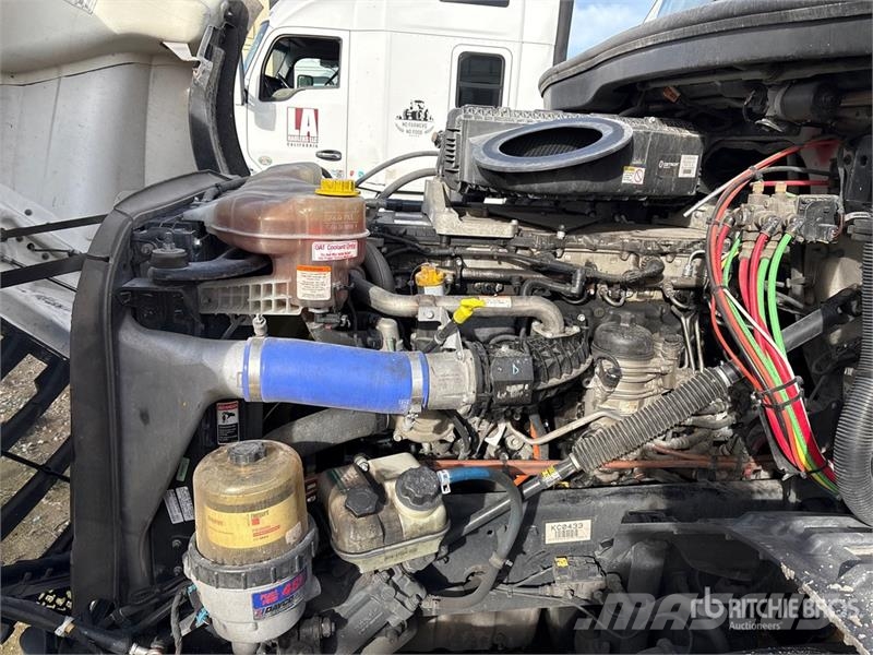 Freightliner Cascadia 126 6x4 T/A Sleeper Truck Tractor Motrici e Trattori Stradali