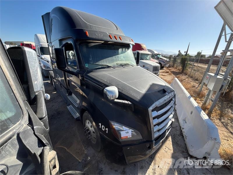 Freightliner Cascadia 126 6x4 T/A Sleeper Truck Tractor Sattelzugmaschinen