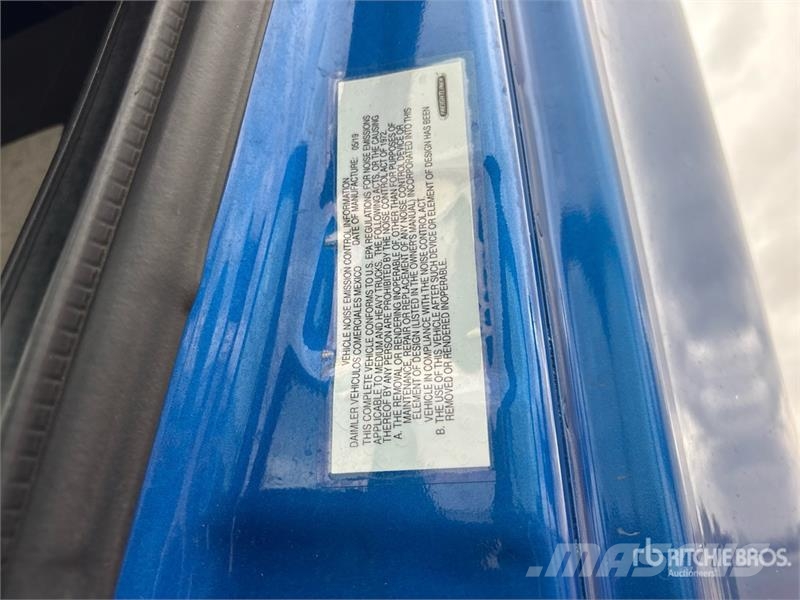 Freightliner Cascadia 126 6x4 T/A Sleeper Truck Tractor 中古トラクターヘッド | トレーラーヘッド