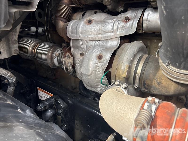 Freightliner Cascadia 6x4 T/A Sleeper Truck Tractor Влекачи