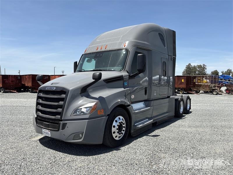 Freightliner Cascadia 126 6x4 T/A Sleeper Truck Tractor Vilcēji