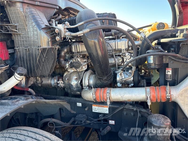 Freightliner Cascadia 126 6x4 T/A Sleeper Truck Tractor Vilcēji