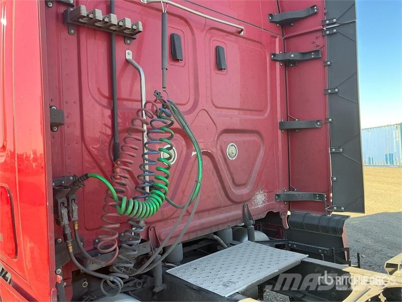 Freightliner Cascadia 126 Tractor Units