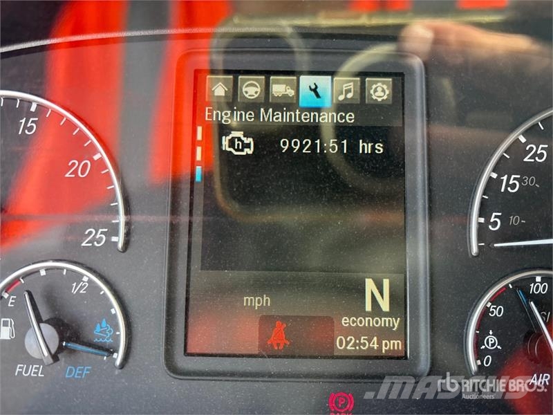 Freightliner Cascadia 126 6x4 T/A Sleeper Truck Tractor Тягачі