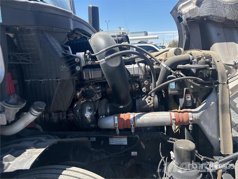 Freightliner Cascadia 126 6x4 T/A Sleeper Truck Tractor 트랙터 유닛