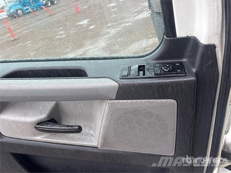 Freightliner Cascadia 126 6x4 T/A Sleeper Truck Tractor Tractor Units