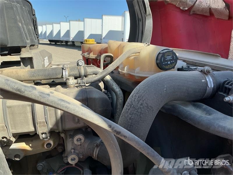 Freightliner Cascadia 6x4 T/A Sleeper Truck Tractor Tracteur routier