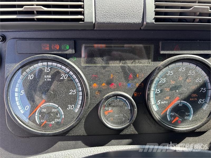 Freightliner Cascadia 125 6x4 T/A Sleeper Truck Tractor Седельные тягачи