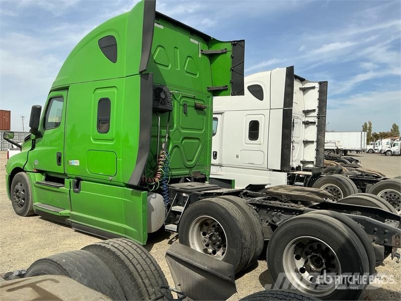 Freightliner Cascadia 126 T/A Sleeper Truck Tractor (Inoperable Тягачі