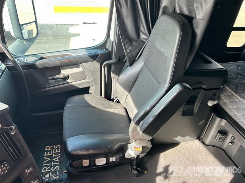 Freightliner Cascadia 126 6x4 T/A Sleeper Truck Tractor Влекачи