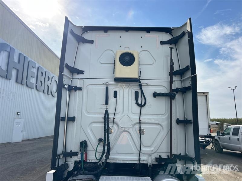 Freightliner Cascadia 126 6x4 T/A Sleeper Truck Tractor Влекачи