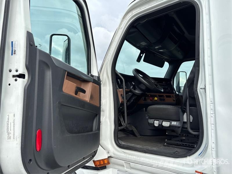 Freightliner Cascadia 126 Vilcēji