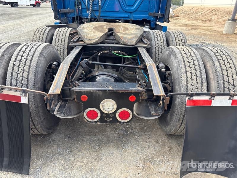 Freightliner Cascadia 126 6x4 T/A Sleeper Truck Tractor Autotractoare