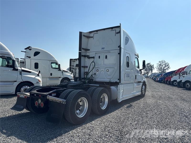 Freightliner Cascadia 126 6x4 T/A Sleeper Truck Tractor Tractor Units