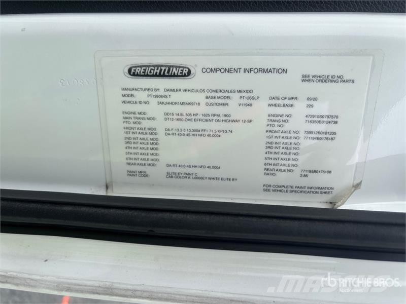 Freightliner Cascadia 126 6x4 T/A Sleeper Truck Tractor Sadulveokid