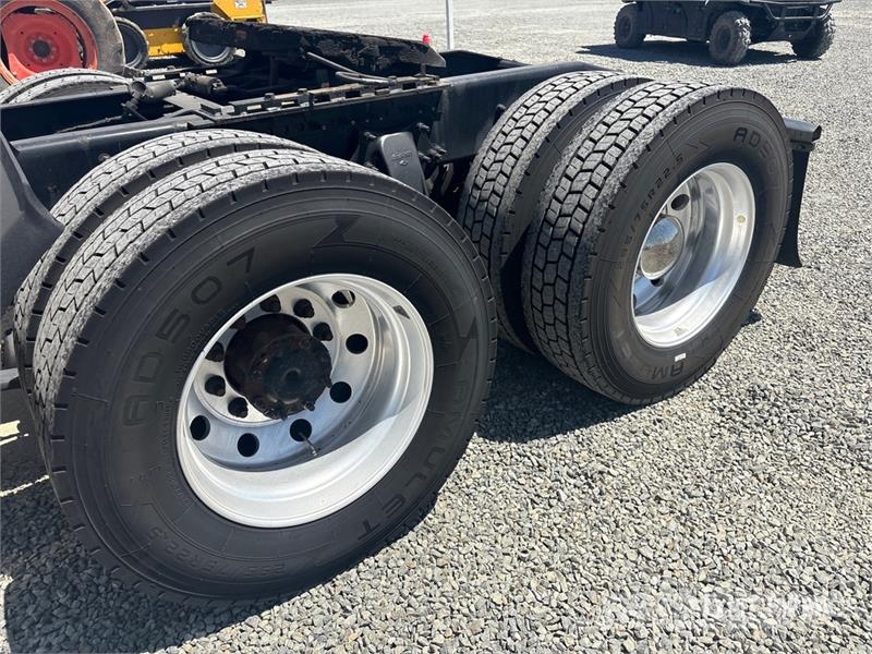 Freightliner Cascadia 126 6x4 T/A Sleeper Truck Tractor Тягачі