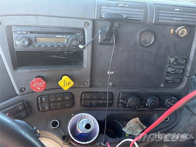 Freightliner Cascadia 125 6x4 T/A Sleeper Truck Tractor (Inoper Cabezas tractoras