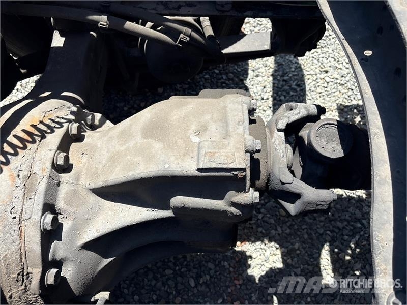 Freightliner Cascadia 126 6x4 T/A Sleeper Truck Tractor وحدات الجر