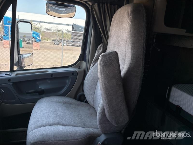 Freightliner Cascadia 125 6x4 T/A Sleeper Truck Tractor وحدات الجر