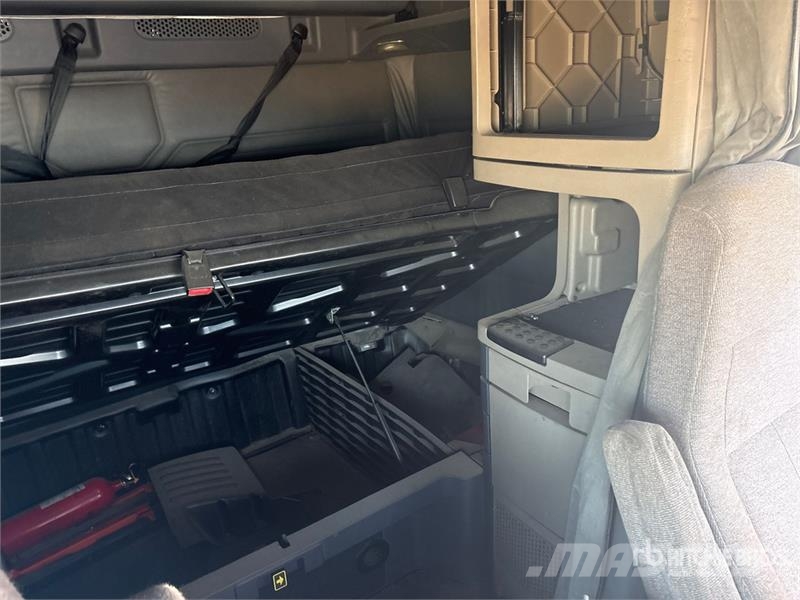 Freightliner Cascadia 125 6x4 T/A Sleeper Truck Tractor (Inoper 트랙터 유닛