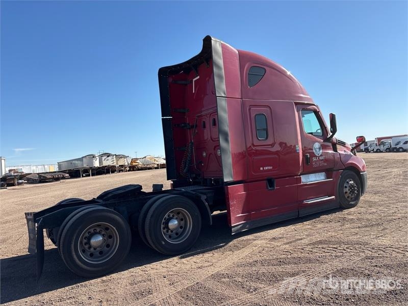 Freightliner Cascadia 126 6x4 T/A Sleeper Truck Tractor Vilcēji