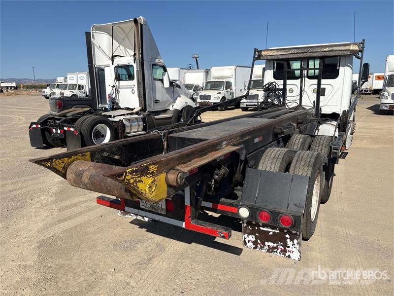 Freightliner Cascadia 125 6x4 Roll-Off Truck (Inoperable) شاحنات لوادر