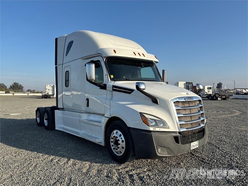 Freightliner Cascadia 126 6x4 T/A Sleeper Truck Tractor Vilcēji