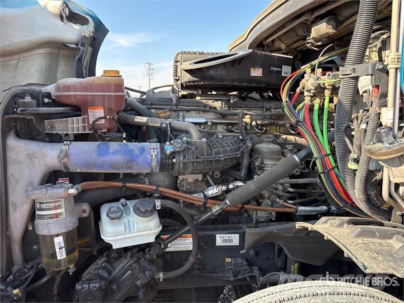 Freightliner Cascadia 126 6x4 T/A Sleeper Truck Tractor Тягачі