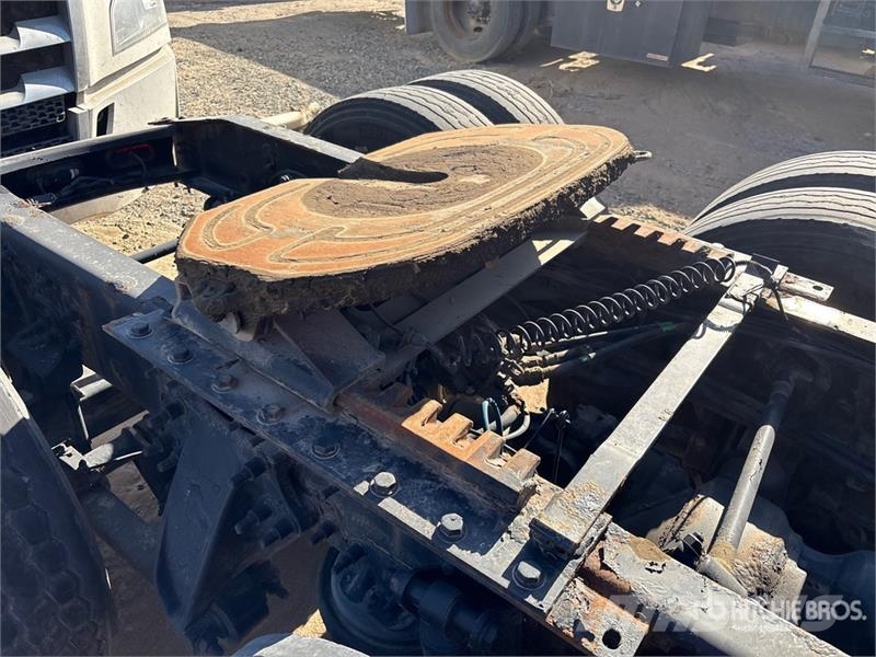 Freightliner Cascadia 126 6x4 T/A Sleeper Truck Tractor Sattelzugmaschinen