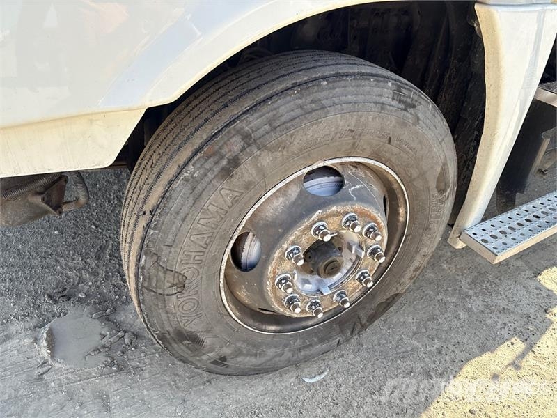 Freightliner Cascadia 125 6x4 Roll-Off Truck (Inoperable) شاحنات لوادر