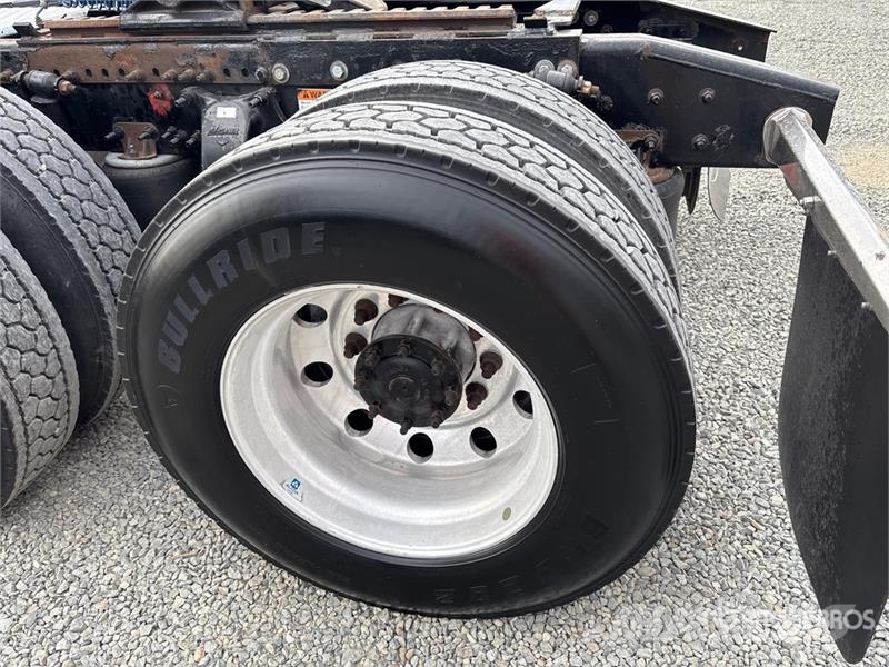 Freightliner Cascadia 126 6x4 T/A Sleeper Truck Tractor 트랙터 유닛