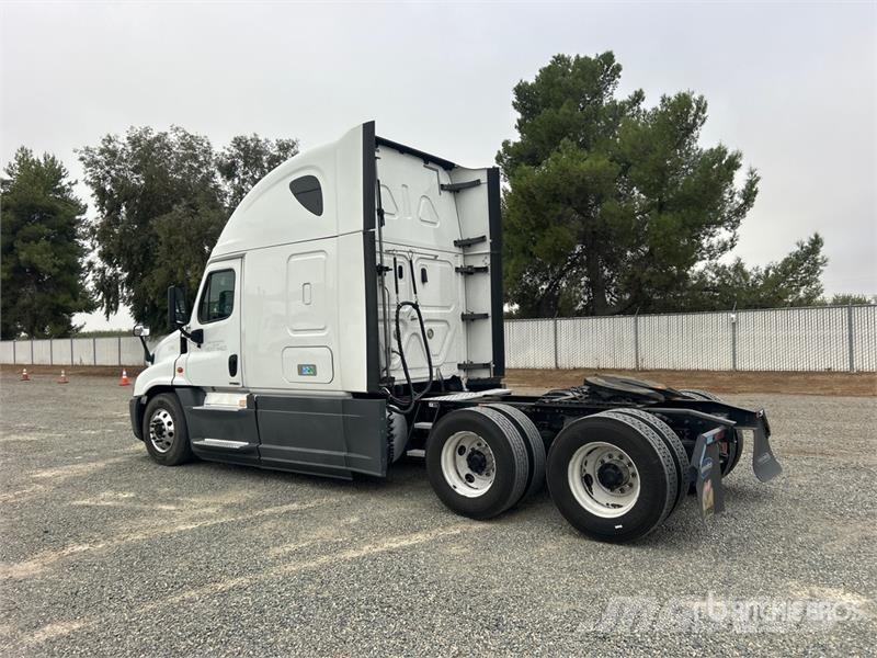 Freightliner Cascadia 125 Tractor Units