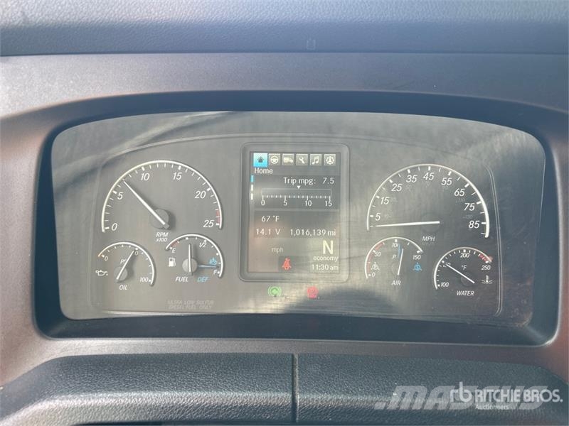 Freightliner Cascadia 126 6x4 T/A Sleeper Truck Tractor Влекачи