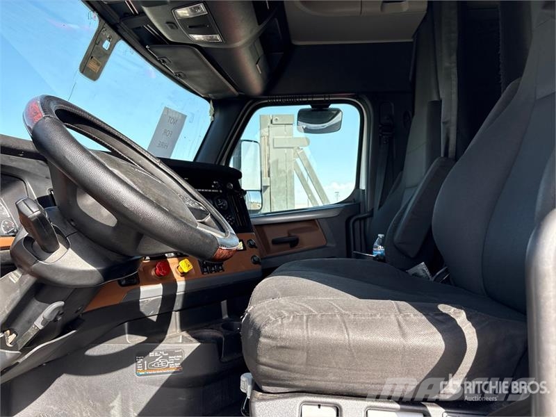 Freightliner Cascadia 126 Vilcēji