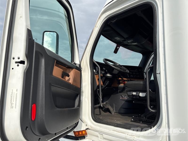 Freightliner Cascadia 126 Vilcēji