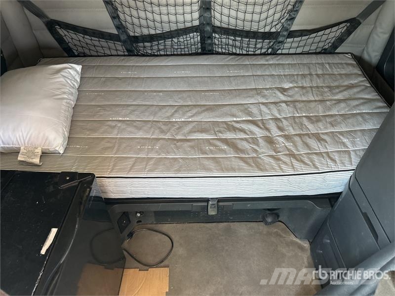 Freightliner Cascadia 126 6x4 T/A Sleeper Truck Tractor Sattelzugmaschinen